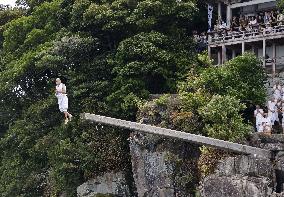 Lake-jumping religious ritual