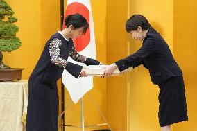 10-time Olympic skating medalist Takagi given People's Honor Award