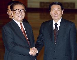Ex-Chinese Premier Zhu dies at 97