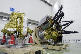 JAXA unveils space probe for Mars moon project