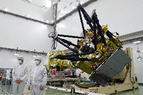 JAXA unveils space probe for Mars moon project