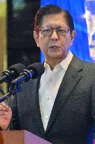 Philippine president meets press