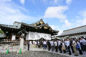 Yasukuni shrine on 81st anniv. of Japan's WWII surrender