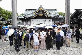 Yasukuni shrine on 81st anniv. of Japan's WWII surrender