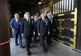 Yasukuni shrine on 81st anniv. of Japan's WWII surrender