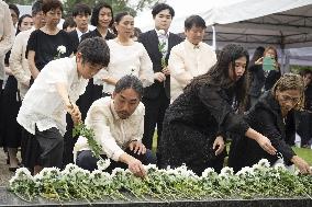 Memorial service for war dead in Philippines