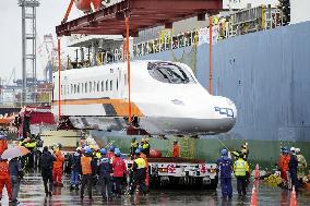 New high-speed train shipped to Taiwan from Japan