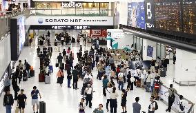 Return rush of "bon" summer holidaymakers in Japan