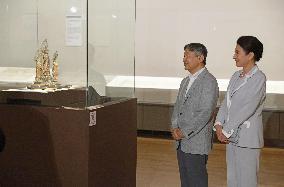 Emperor, empress visit exhibition on Kukai