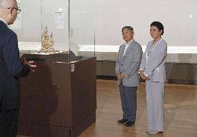 Emperor, empress visit exhibition on Kukai