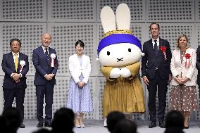 Princess Aiko visits exhibition of masterpieces by Dutch artists