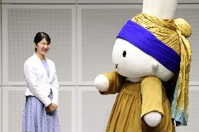 Princess Aiko visits exhibition of masterpieces by Dutch artists