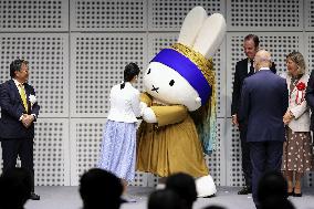 Princess Aiko visits exhibition of masterpieces by Dutch artists