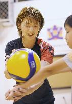 Ex-Japan volleyball player holds clinic in Beijing