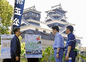 Japan top spokesman visits quake-hit Kumamoto