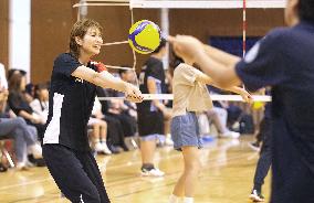 Ex-Japan volleyball player holds clinic in Beijing