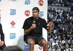 Basketball: Hachimura visits hometown Toyama