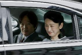 Crown prince, crown princess visit Imperial Palace