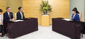 PM Takaichi meets with top executives of chipmakers