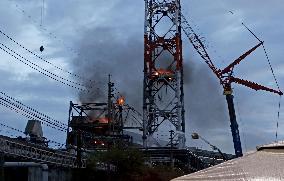 Quake-damaged paper plant in Kumamoto on fire