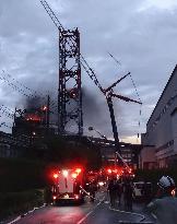 Quake-damaged paper plant in Kumamoto on fire