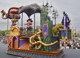 Halloween program at Tokyo Disneyland