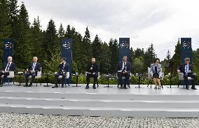 Ukraine hosts summit with 7 regional countries