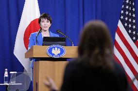 Japan PM Takaichi meets press in N.Y.