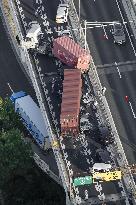 Multiple-vehicle accident in Kobe