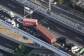 Multiple-vehicle accident in Kobe